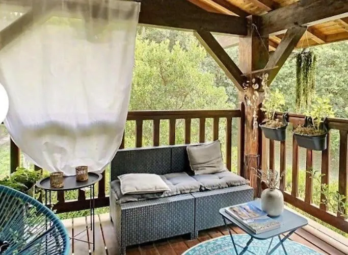 La Maison Près Du *